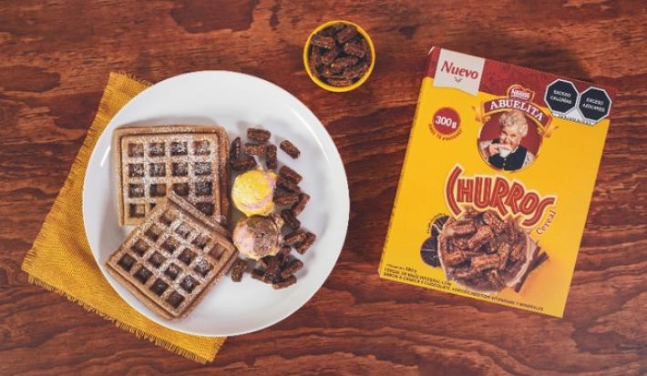 CHURRO WAFFLES preparados con Cereal ABUELITA® Churros