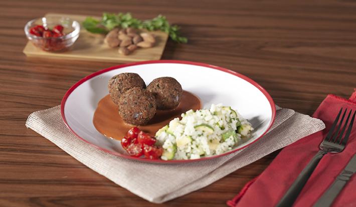 Albóndigas de frijol con quinoa