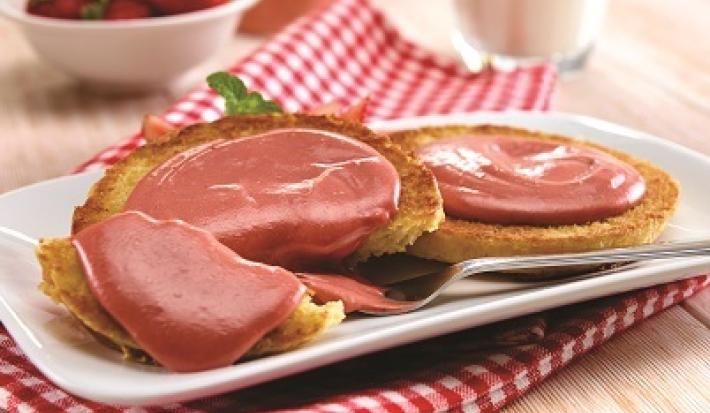 bisquets en salsa de cacahuate y fresa bisquets en salsa de cacahuate y fresa