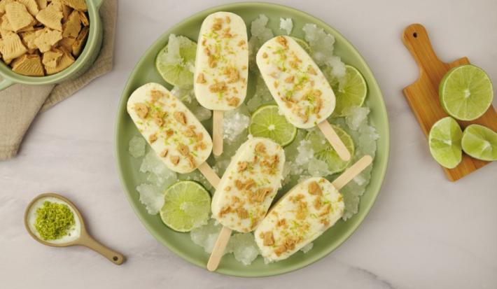 Paletas Heladas de Yogurt Pay de Limón Paletas Heladas de Yogurt Pay de Limón