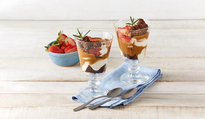 Copa de brownie y fresas Copa de brownie y fresas