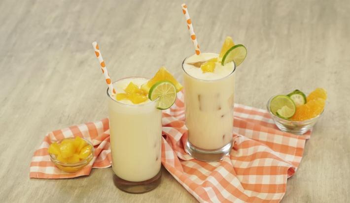Agua frutal con mango y coco