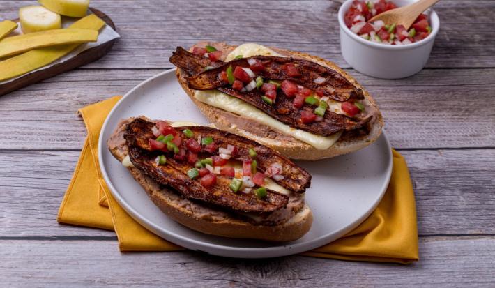 Molletes con Tocino Vegano