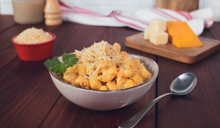 MAC AND CHEESE preparado con Leche Evaporada CARNATION® CLAVEL®