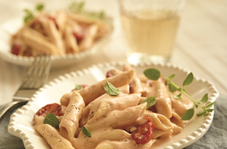 Pasta pluma en salsa cremosa de tomate | Recetas Nestlé Pasta pluma en salsa cremosa de tomate | Recetas Nestlé