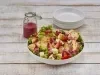 Ensalada con aderezo de frutos rojos