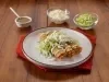 TACOS DORADOS de TINGA de POLLO preparados con CONSOMATE® .