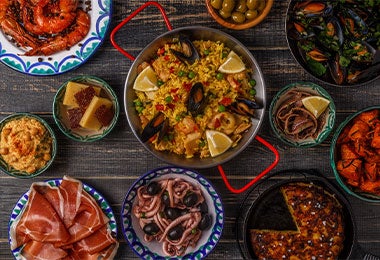 Tapas españolas. Concepto típico de tapas españolas, vista superior.